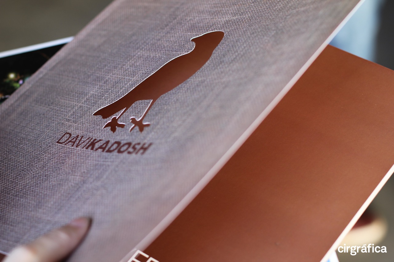 Caderno corporativo com acabamento premium